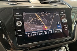 valkoinen Volkswagen Touran 2017 kuva 24.