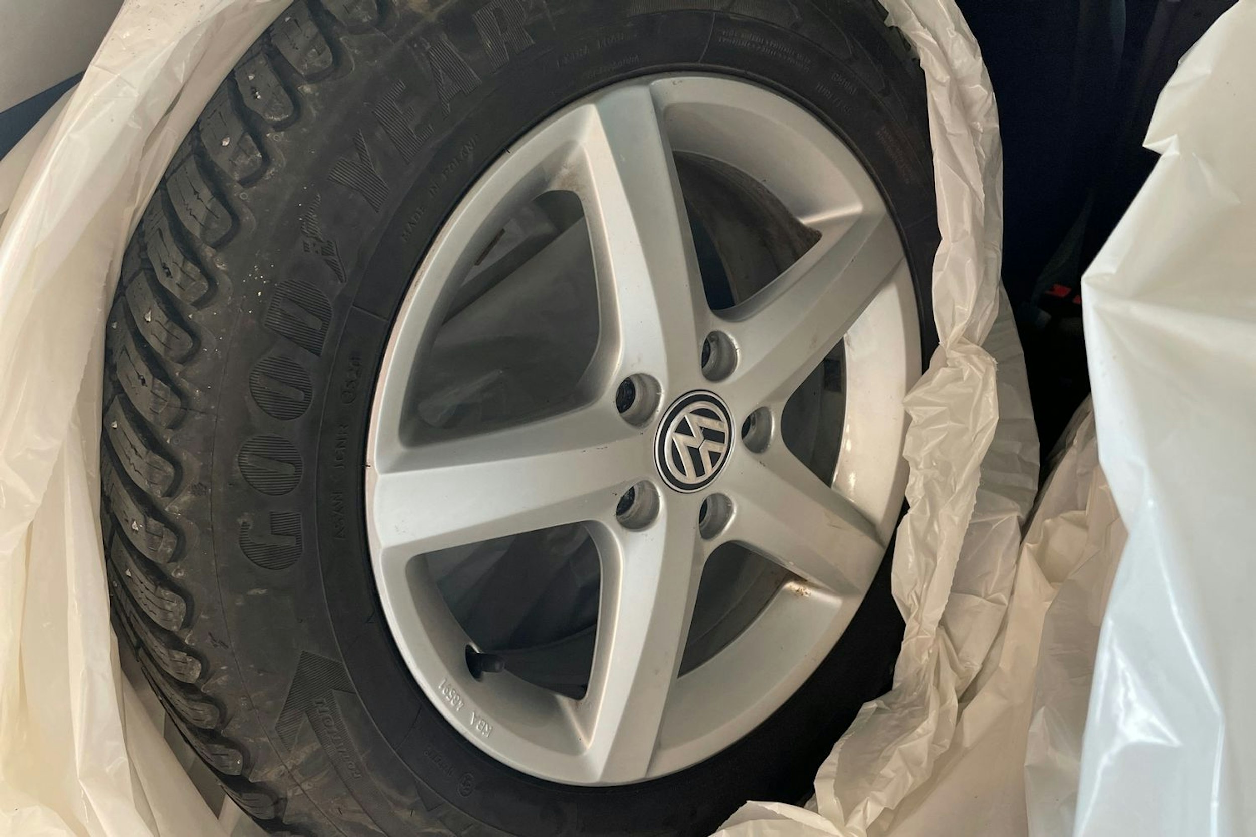 valkoinen Volkswagen Touran 2017 kuva 27.