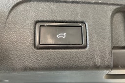 valkoinen Volkswagen Touran 2017 kuva 29.