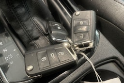 valkoinen Volkswagen Touran 2017 kuva 30.
