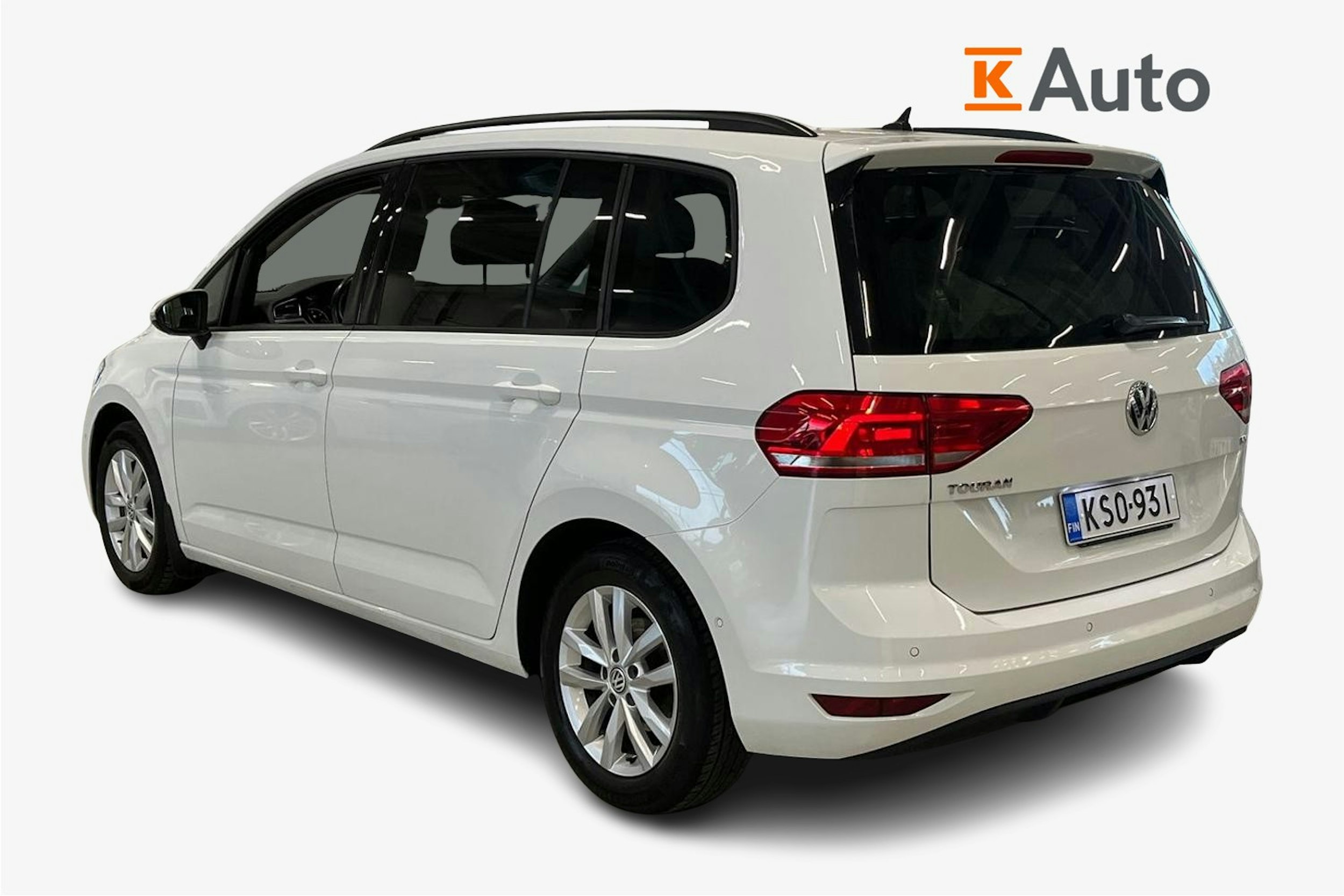 valkoinen Volkswagen Touran 2017 kuva 2.