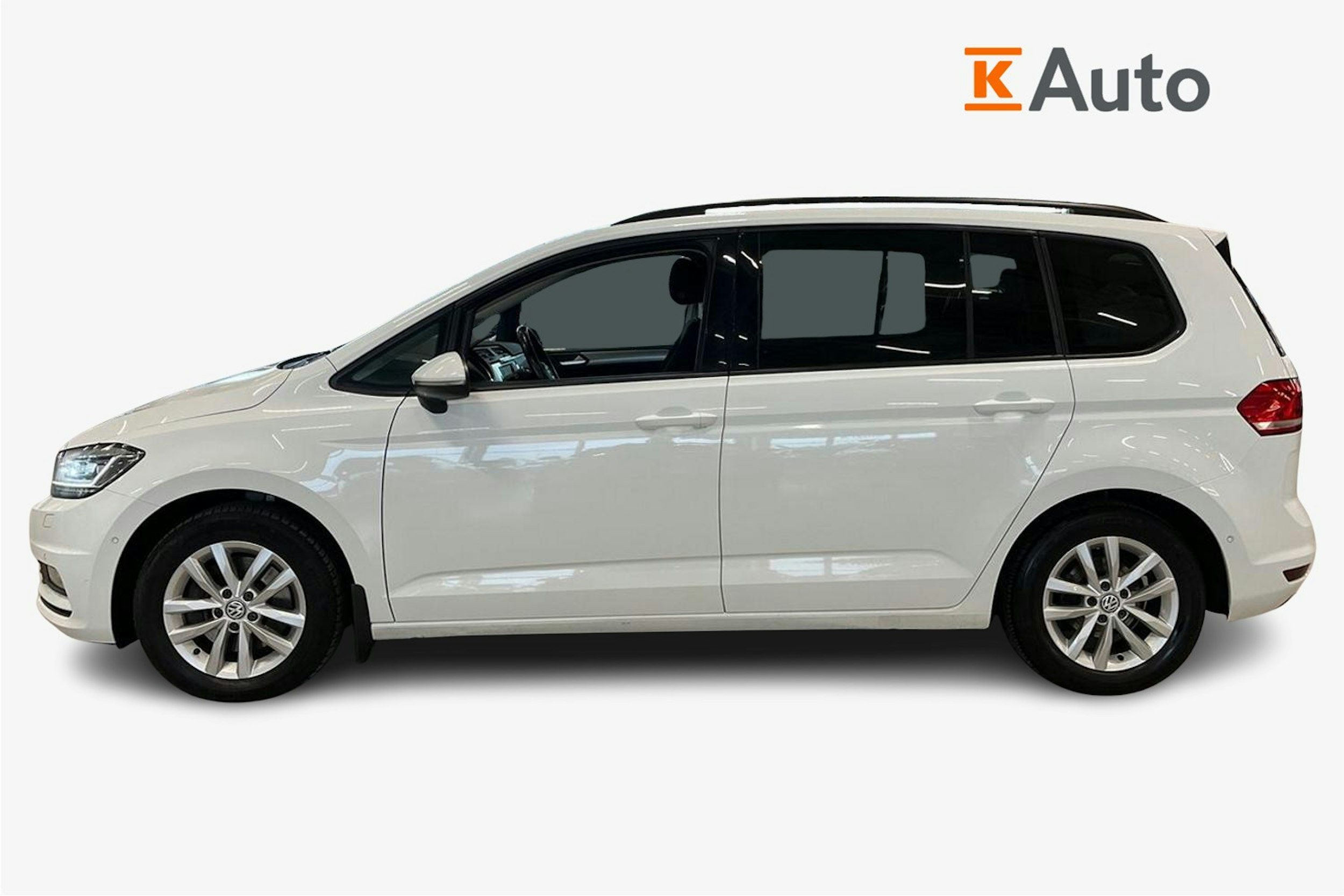 valkoinen Volkswagen Touran 2017 kuva 6.