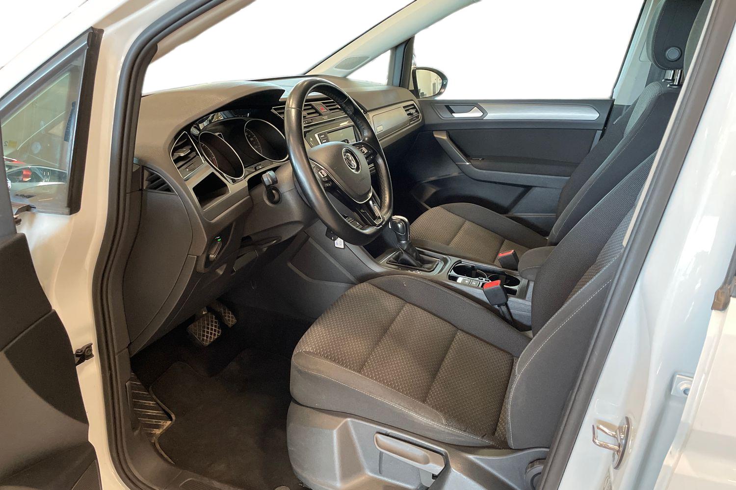 Volkswagen Touran 2017, kuva 7/27