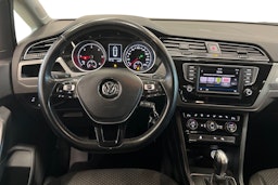 valkoinen Volkswagen Touran 2017 kuva 9.