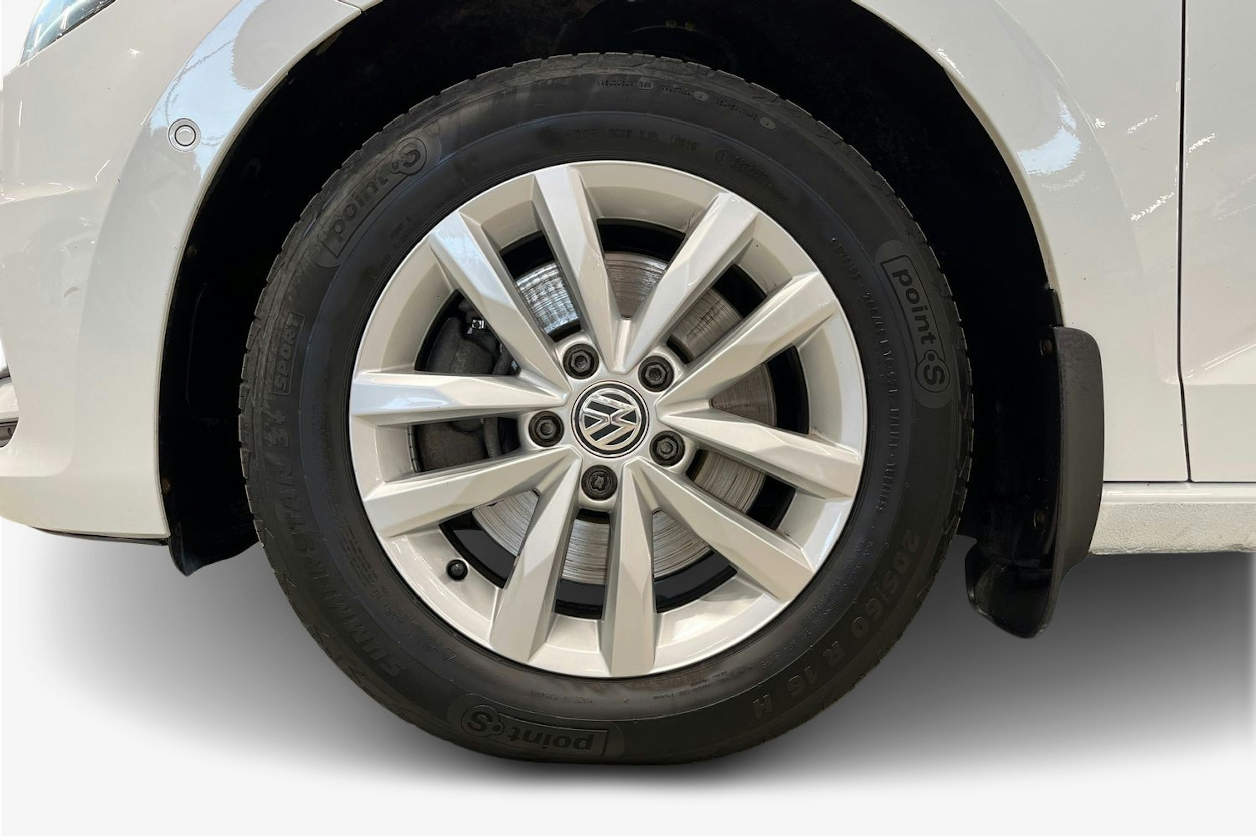 valkoinen Volkswagen Touran 2017 kuva 11.