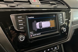 valkoinen Volkswagen Touran 2017 kuva 18.