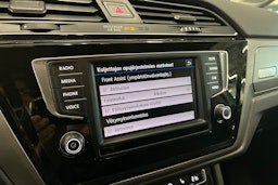 valkoinen Volkswagen Touran 2017 kuva 19.