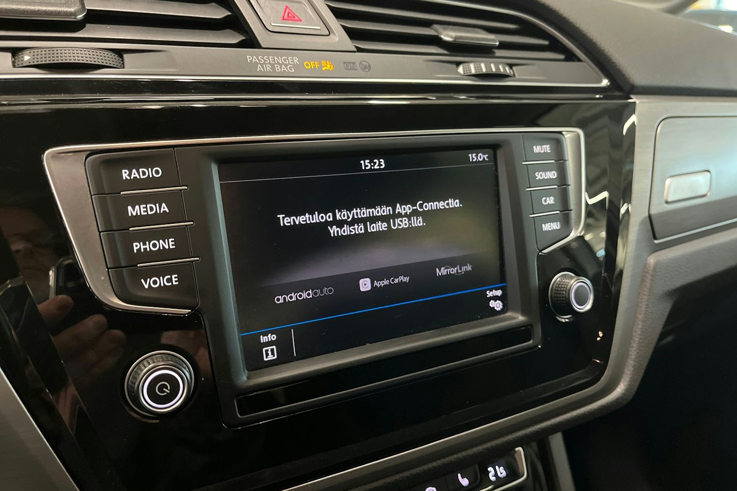 valkoinen Volkswagen Touran 2017 kuva 22.