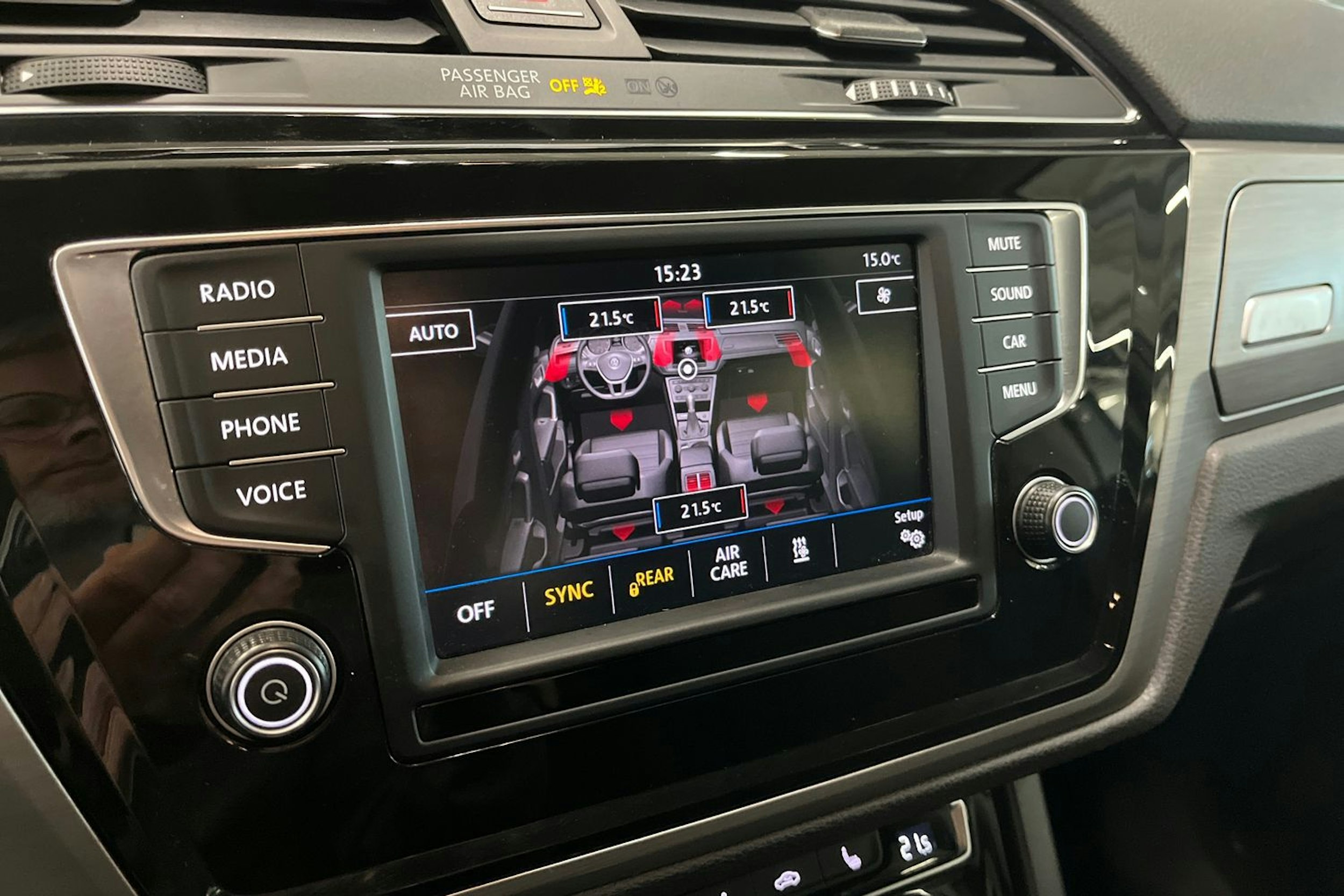 valkoinen Volkswagen Touran 2017 kuva 23.