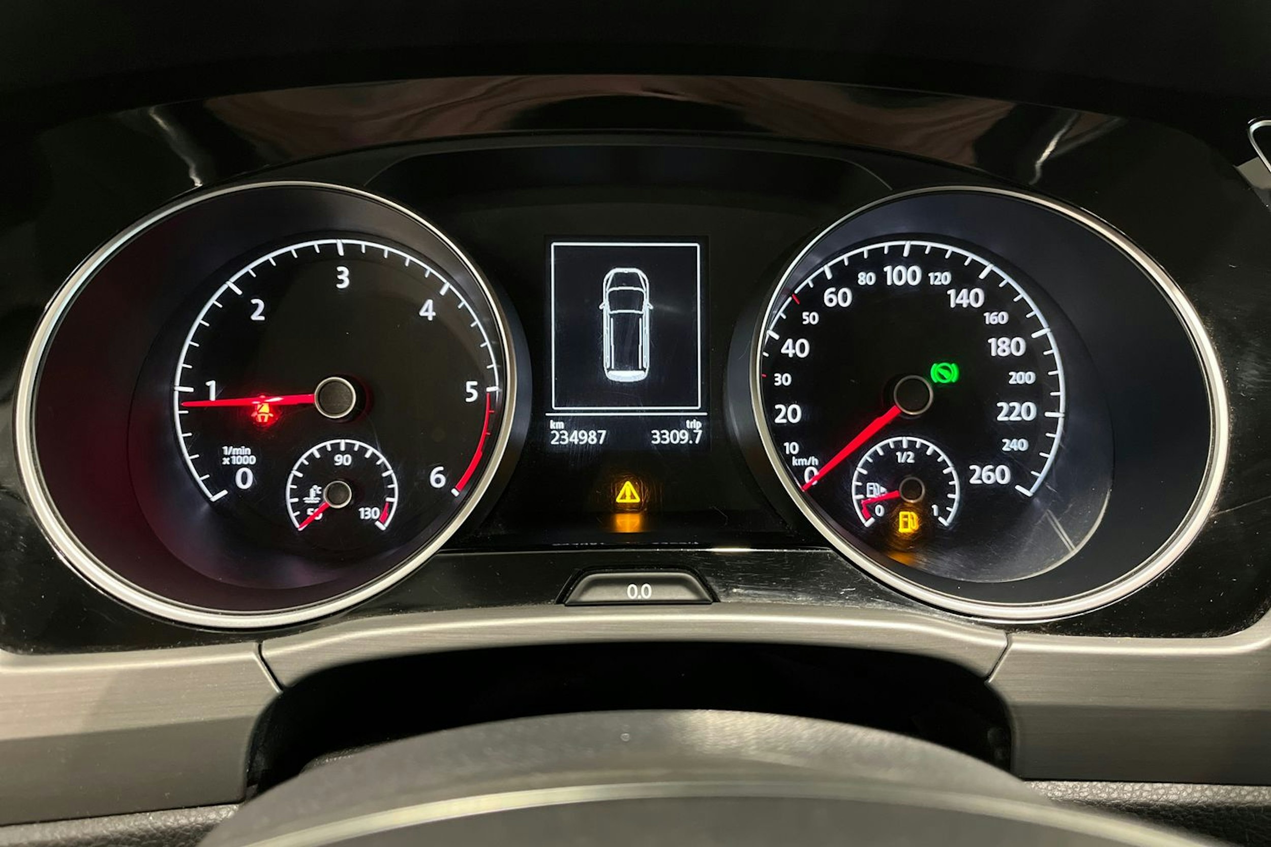 valkoinen Volkswagen Touran 2017 kuva 26.