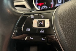 valkoinen Volkswagen Touran 2017 kuva 27.