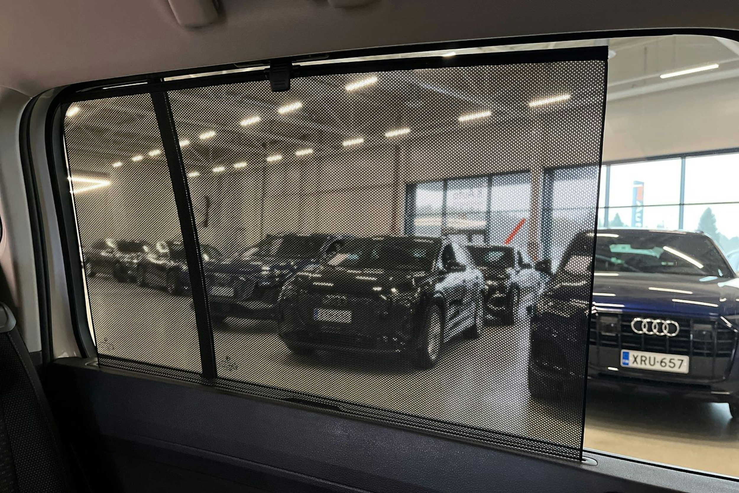 valkoinen Volkswagen Touran 2017 kuva 31.