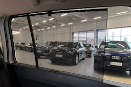 valkoinen Volkswagen Touran 2017 kuva 31.
