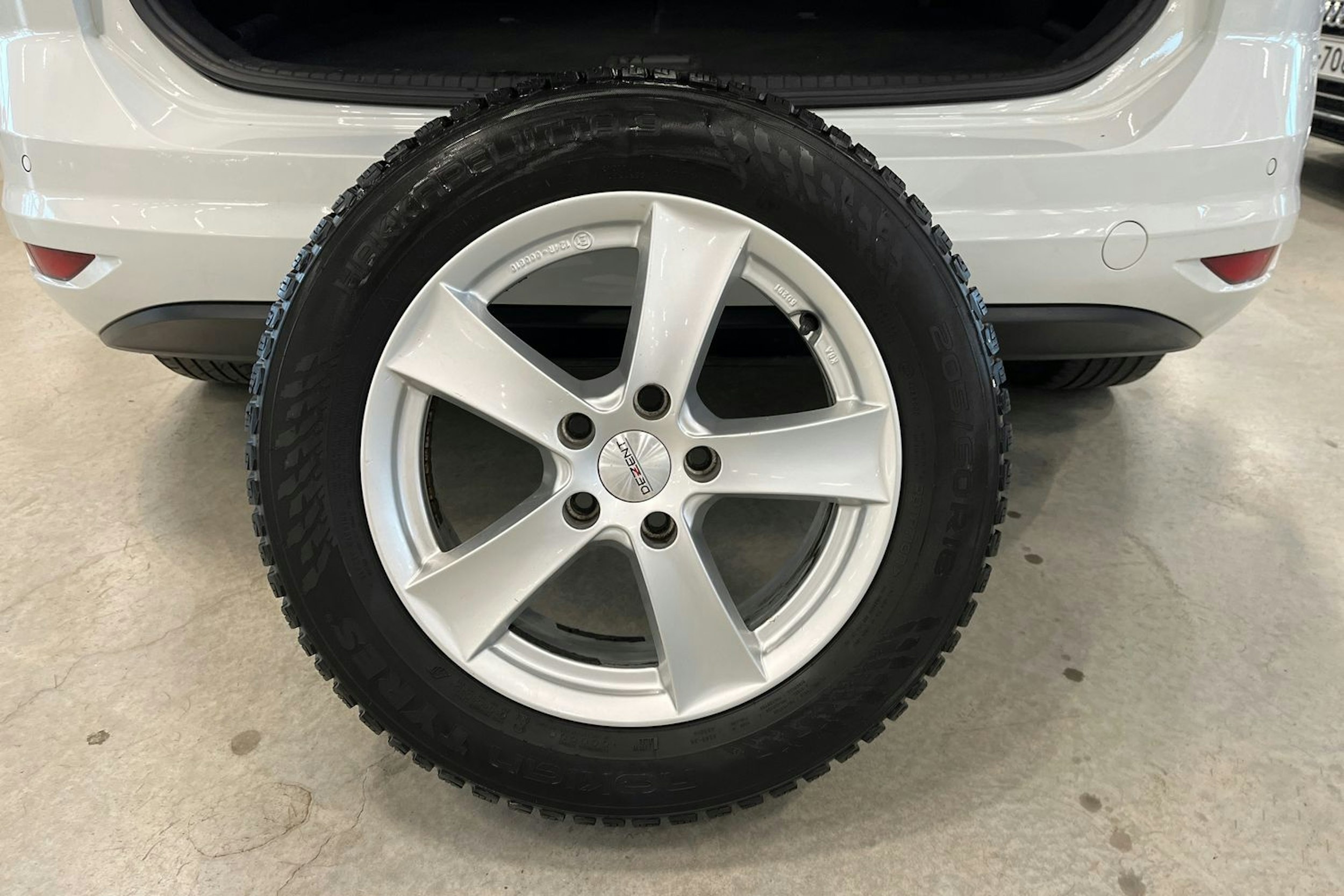 valkoinen Volkswagen Touran 2017 kuva 33.