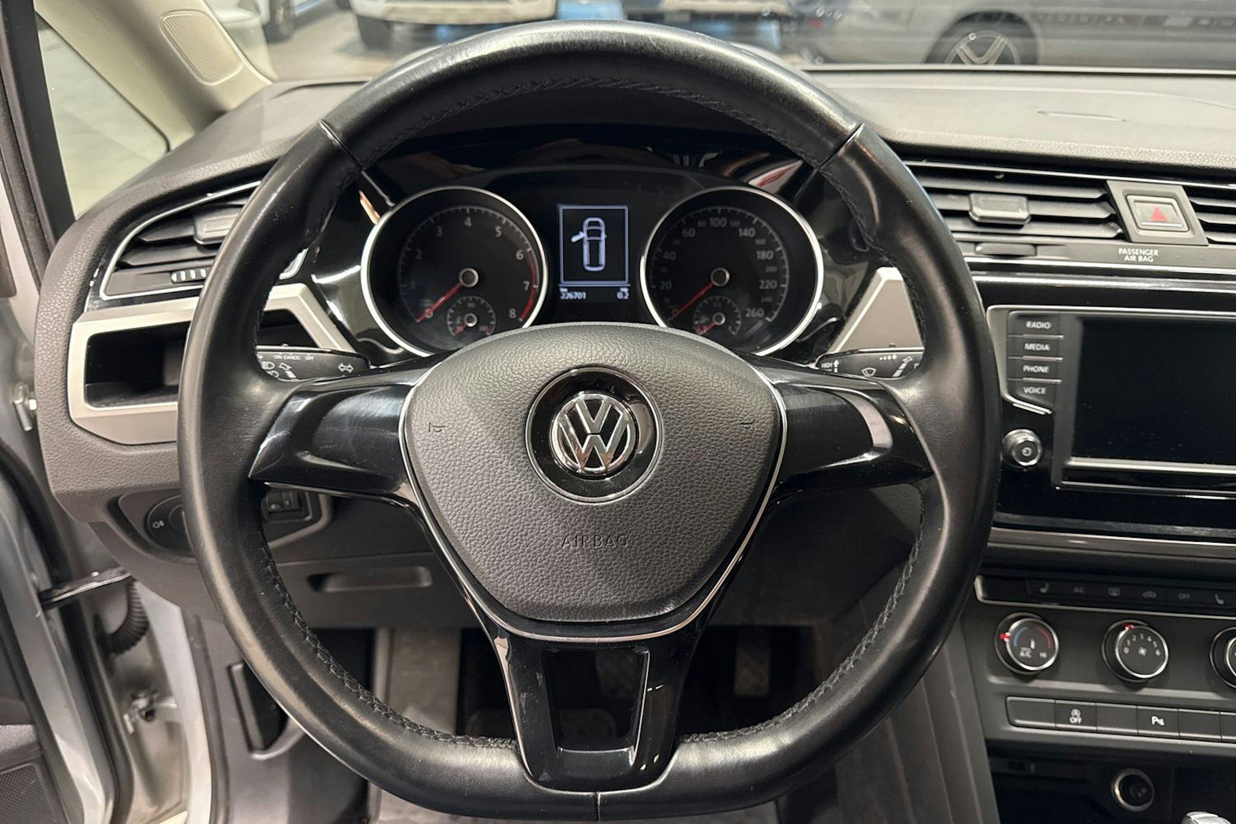 hopea Volkswagen Touran 2017 kuva 13.