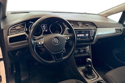 Valkoinen Volkswagen TOURAN 2017 kuva 7.