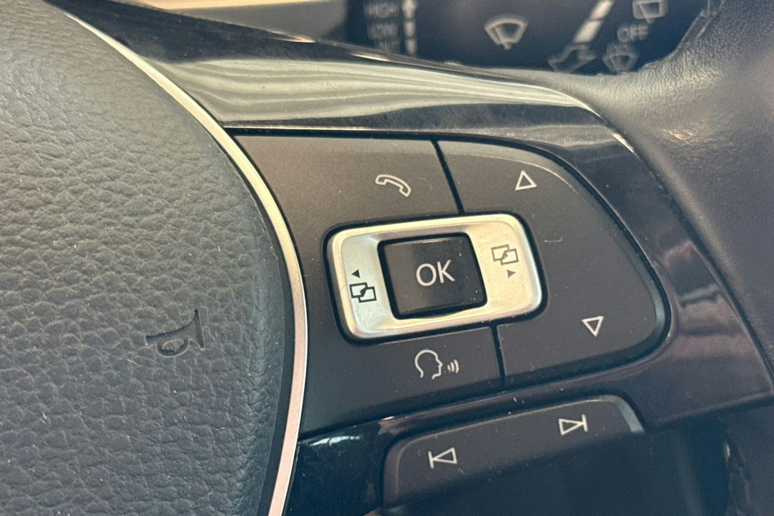 Valkoinen Volkswagen TOURAN 2017 kuva 16.