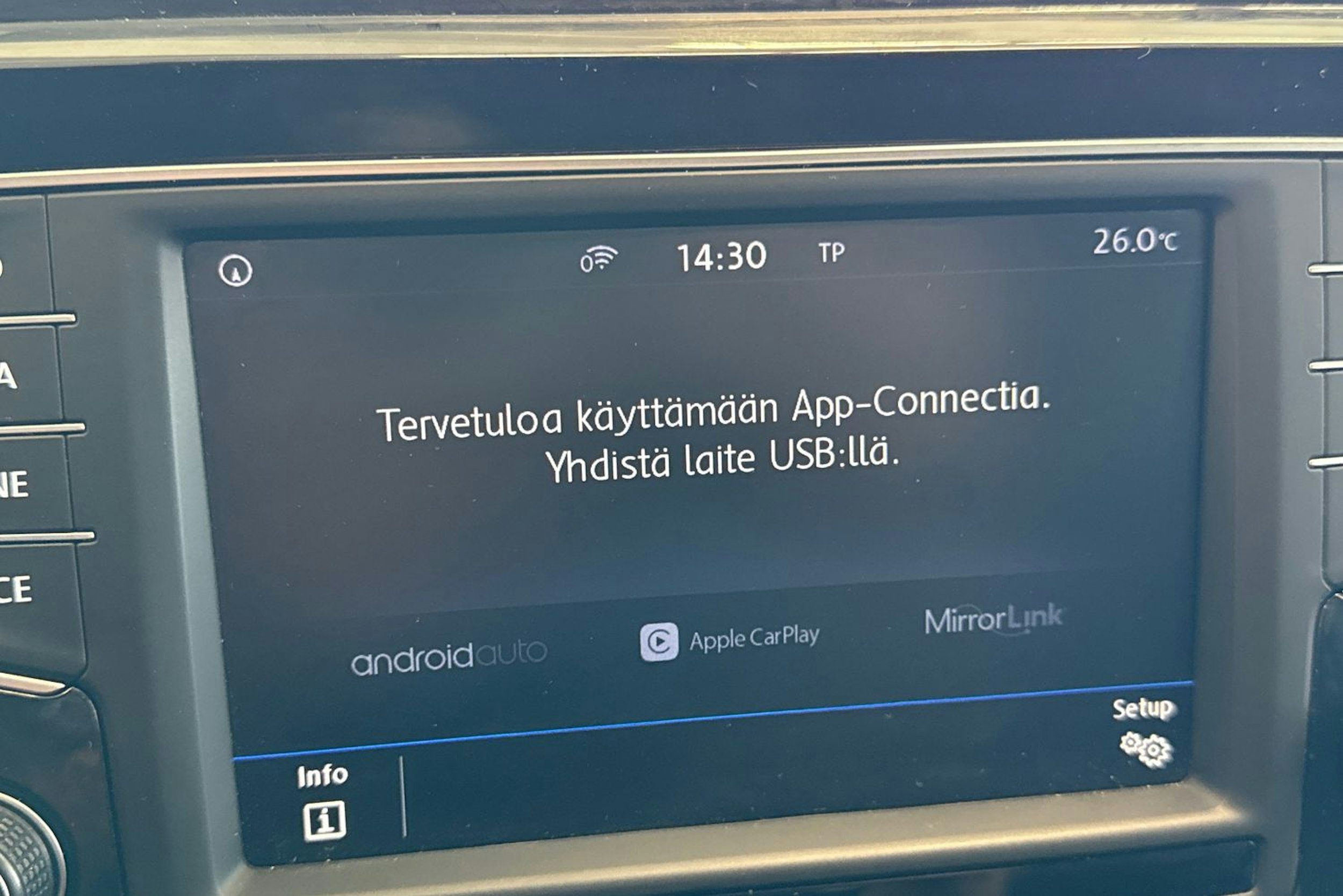 Valkoinen Volkswagen TOURAN 2017 kuva 19.