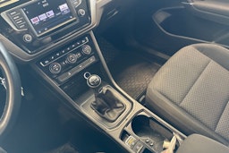 Valkoinen Volkswagen TOURAN 2017 kuva 23.