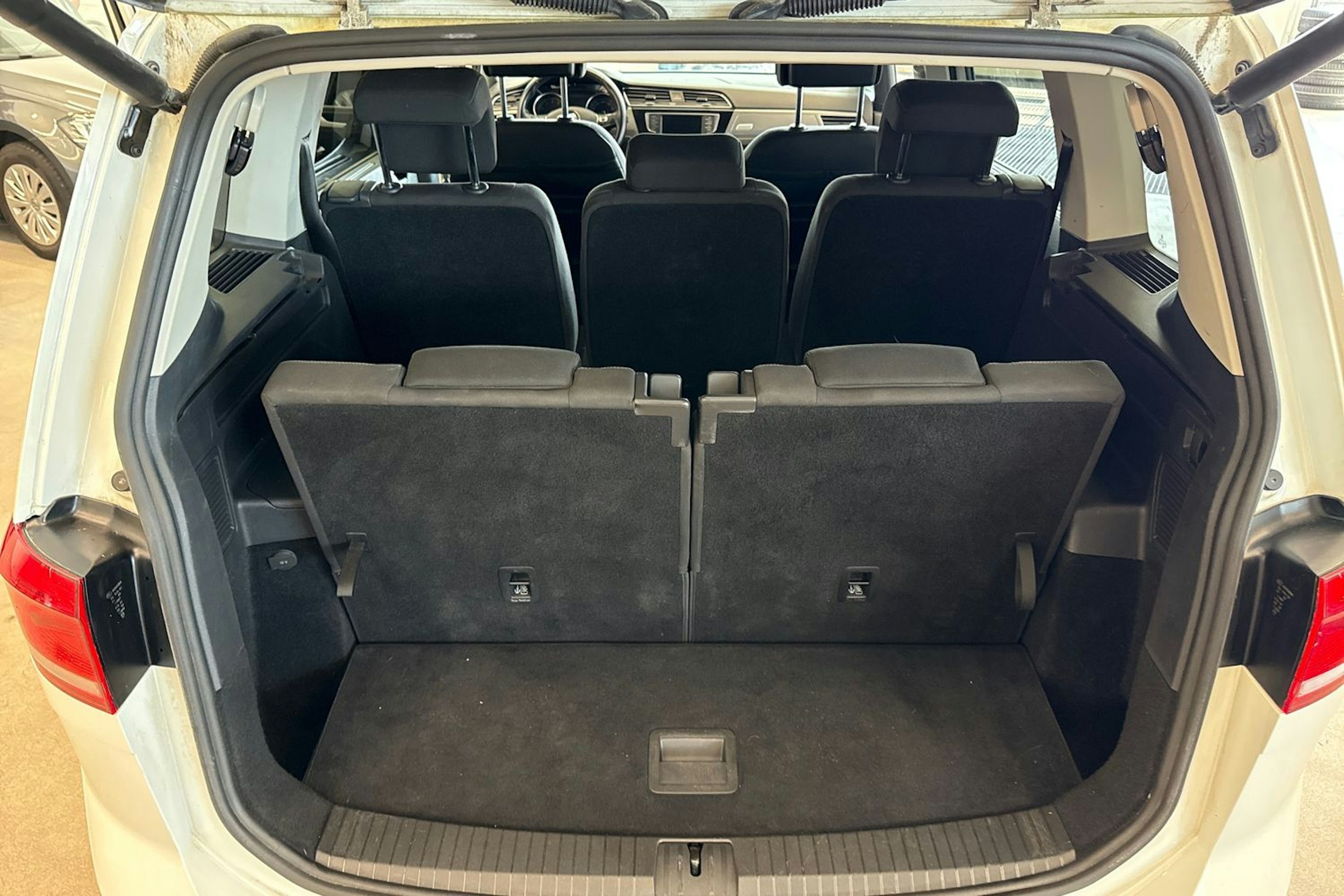 Valkoinen Volkswagen TOURAN 2017 kuva 26.