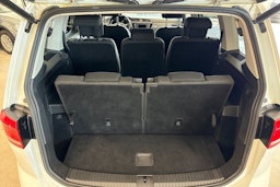 Valkoinen Volkswagen TOURAN 2017 kuva 26.
