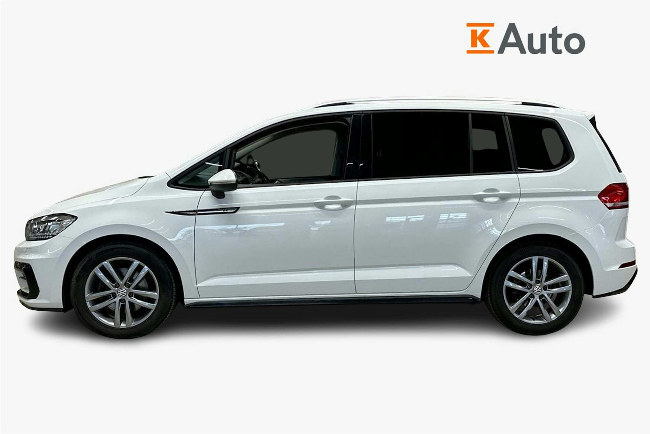 valkoinen Volkswagen Touran 2017 kuva 6.