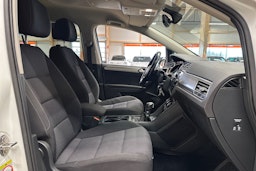 valkoinen Volkswagen Touran 2017 kuva 13.