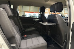 valkoinen Volkswagen Touran 2017 kuva 14.
