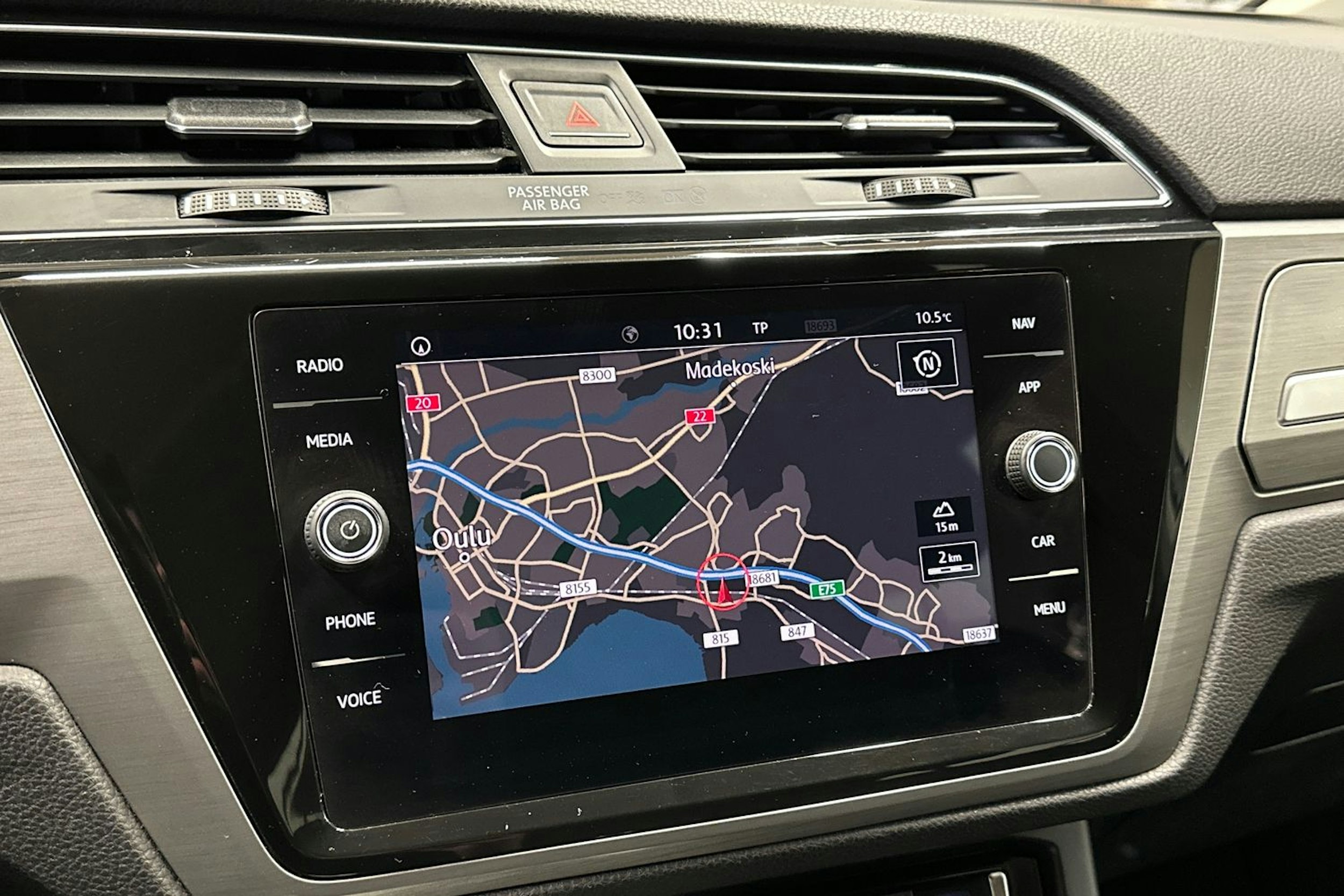 valkoinen Volkswagen Touran 2017 kuva 18.