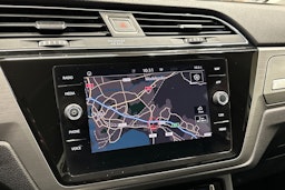 valkoinen Volkswagen Touran 2017 kuva 18.
