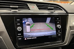 valkoinen Volkswagen Touran 2017 kuva 19.