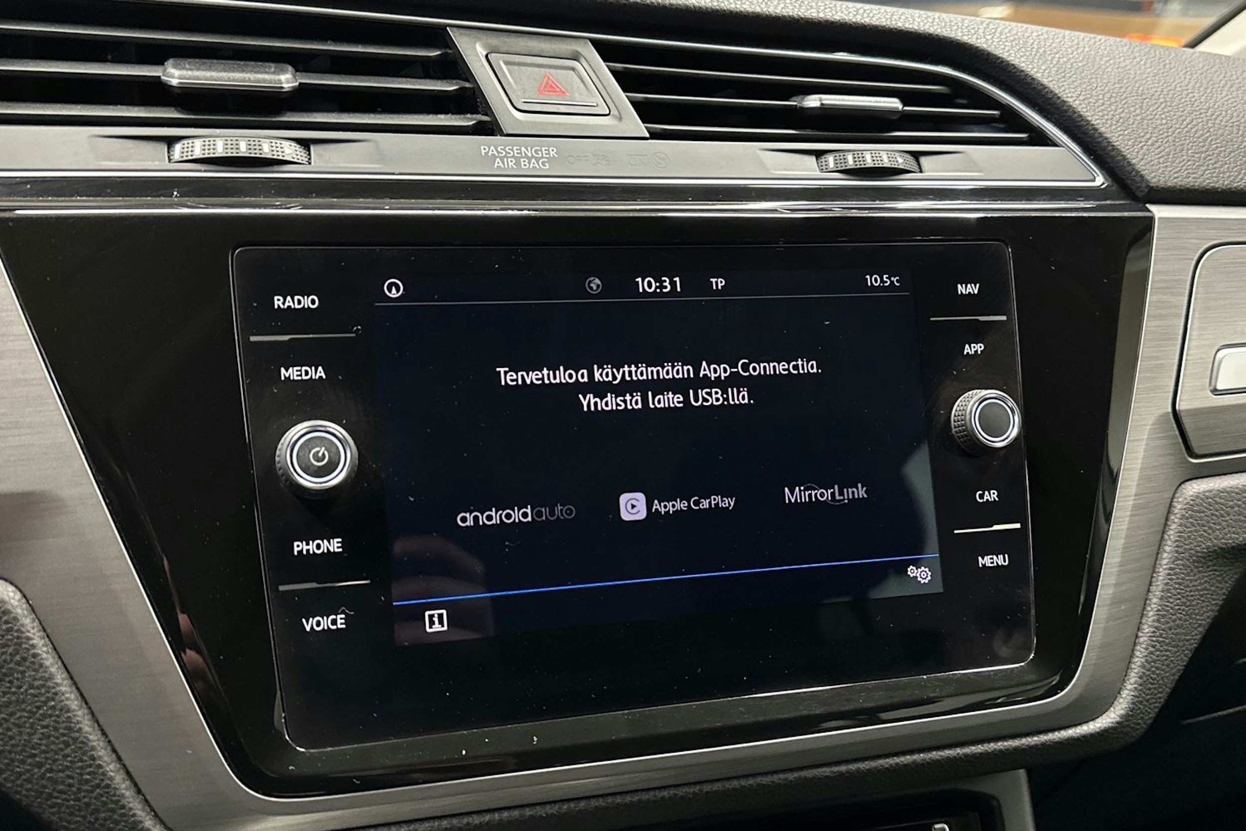 valkoinen Volkswagen Touran 2017 kuva 20.