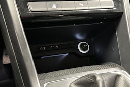 valkoinen Volkswagen Touran 2017 kuva 22.