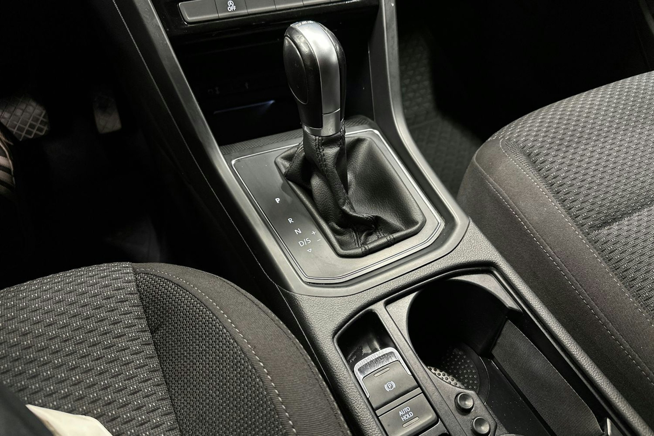 valkoinen Volkswagen Touran 2017 kuva 23.