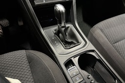 valkoinen Volkswagen Touran 2017 kuva 23.