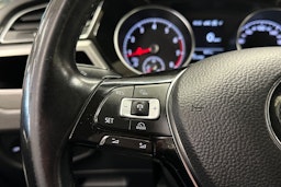 valkoinen Volkswagen Touran 2017 kuva 25.