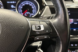valkoinen Volkswagen Touran 2017 kuva 26.