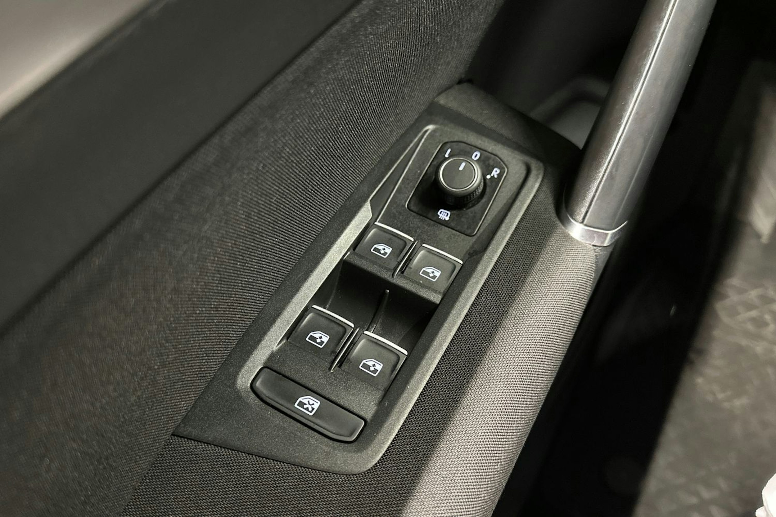 valkoinen Volkswagen Touran 2017 kuva 28.