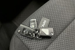 valkoinen Volkswagen Touran 2017 kuva 29.