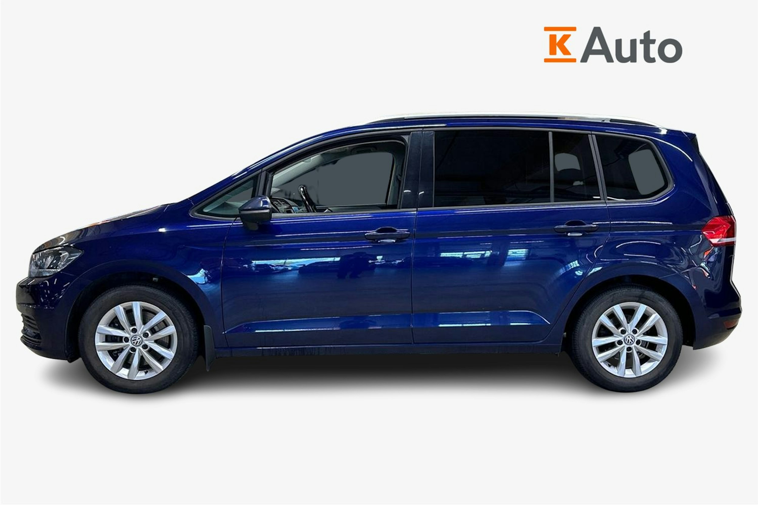 sininen Volkswagen Touran 2017 kuva 5.