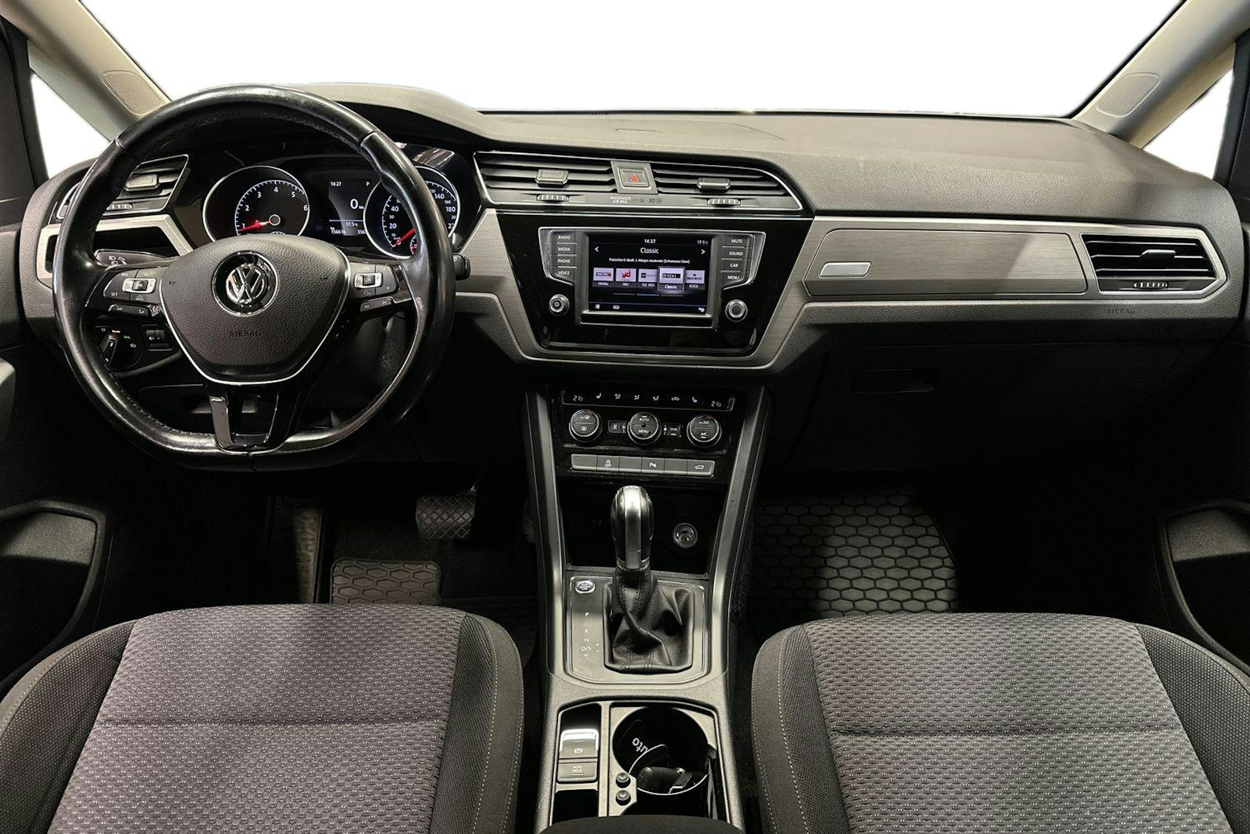 sininen Volkswagen Touran 2017 kuva 7.
