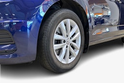 sininen Volkswagen Touran 2017 kuva 9.
