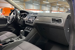 sininen Volkswagen Touran 2017 kuva 11.