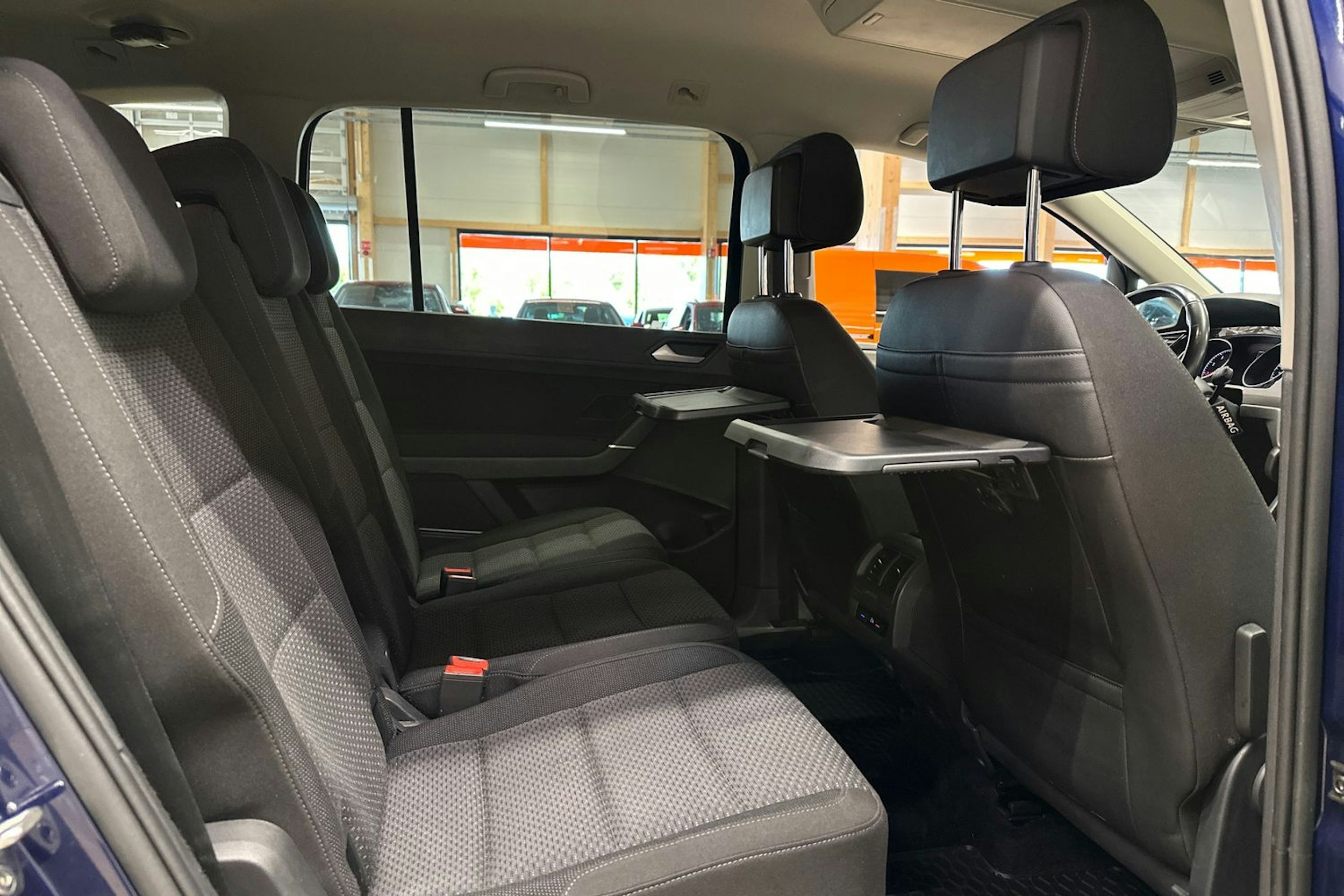 sininen Volkswagen Touran 2017 kuva 13.