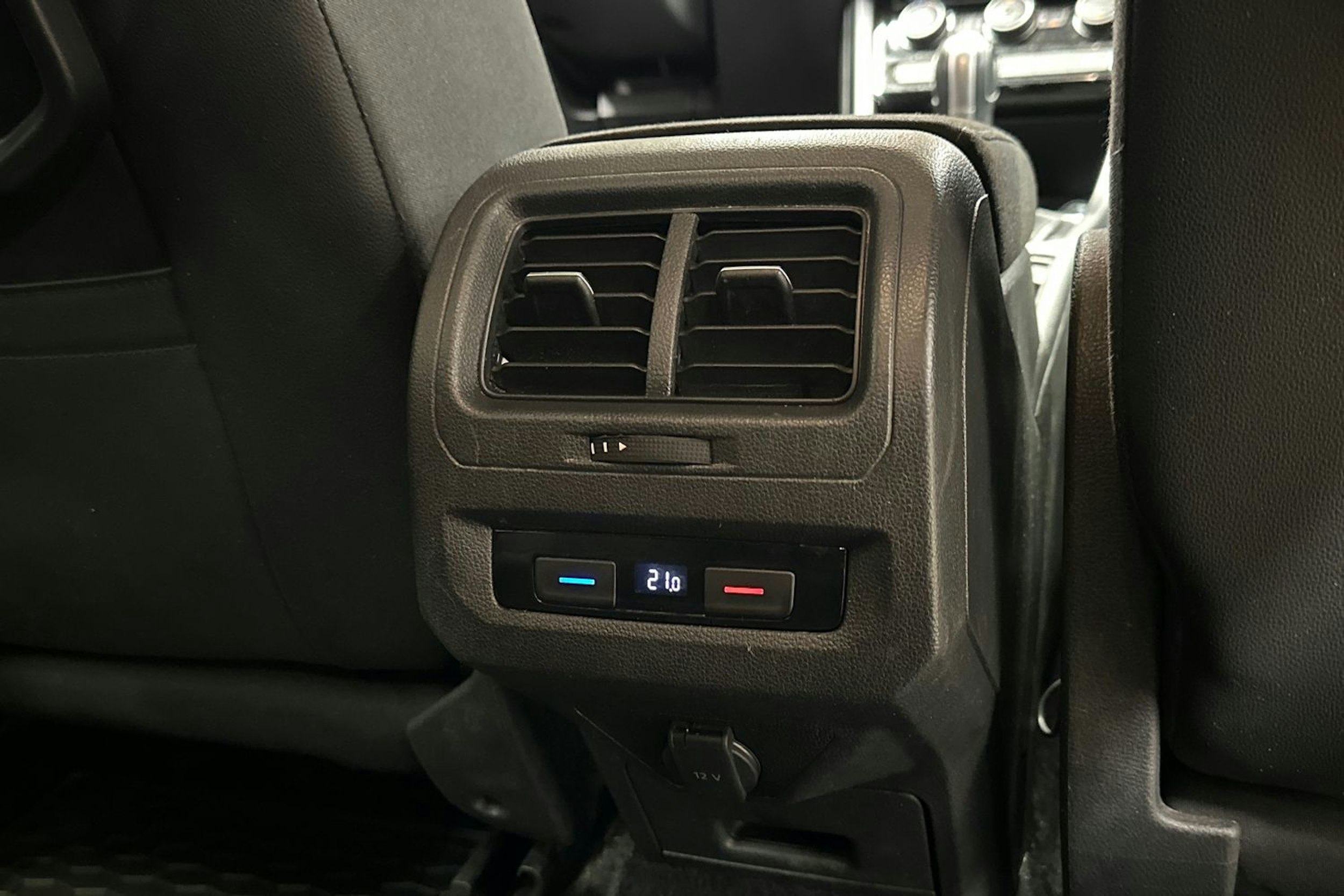 sininen Volkswagen Touran 2017 kuva 14.