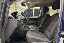 sininen Volkswagen Touran 2017 kuva 15.