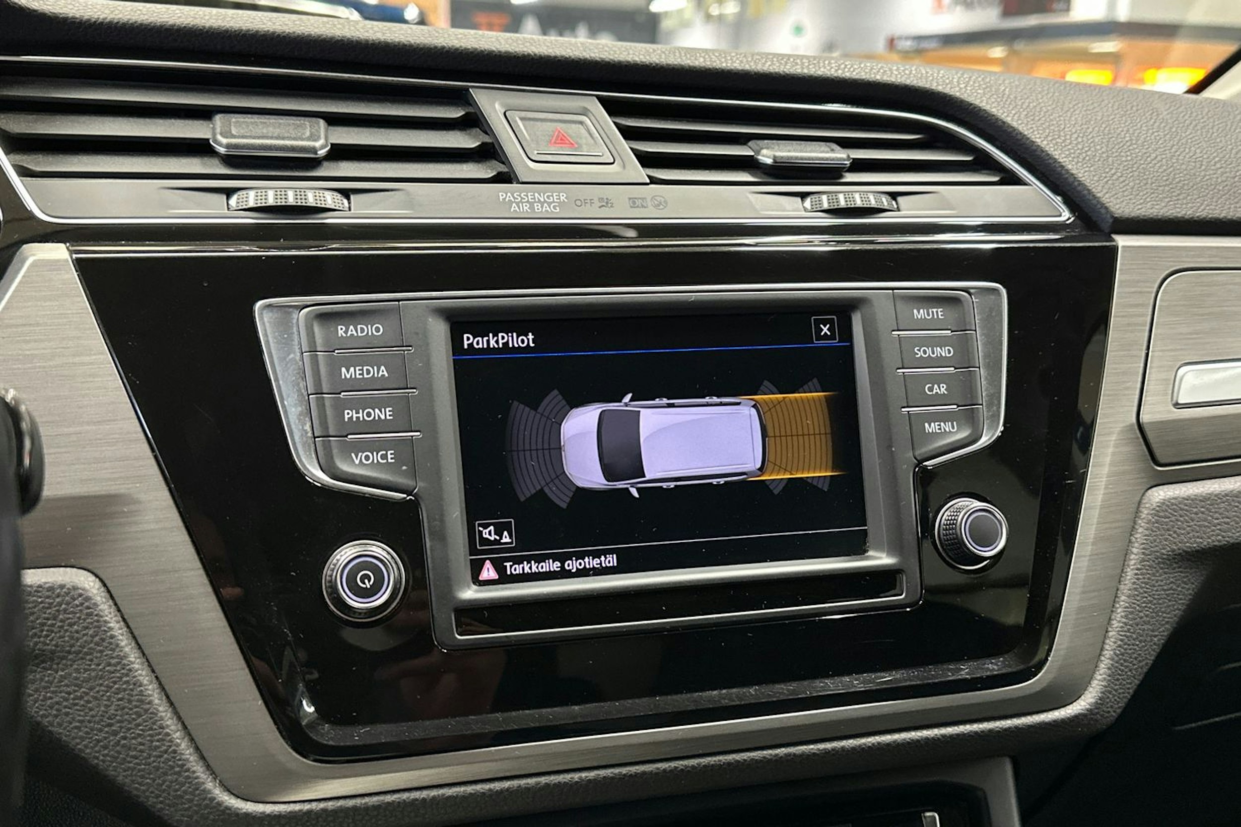 sininen Volkswagen Touran 2017 kuva 16.