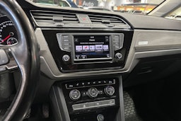 sininen Volkswagen Touran 2017 kuva 20.