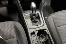 sininen Volkswagen Touran 2017 kuva 21.
