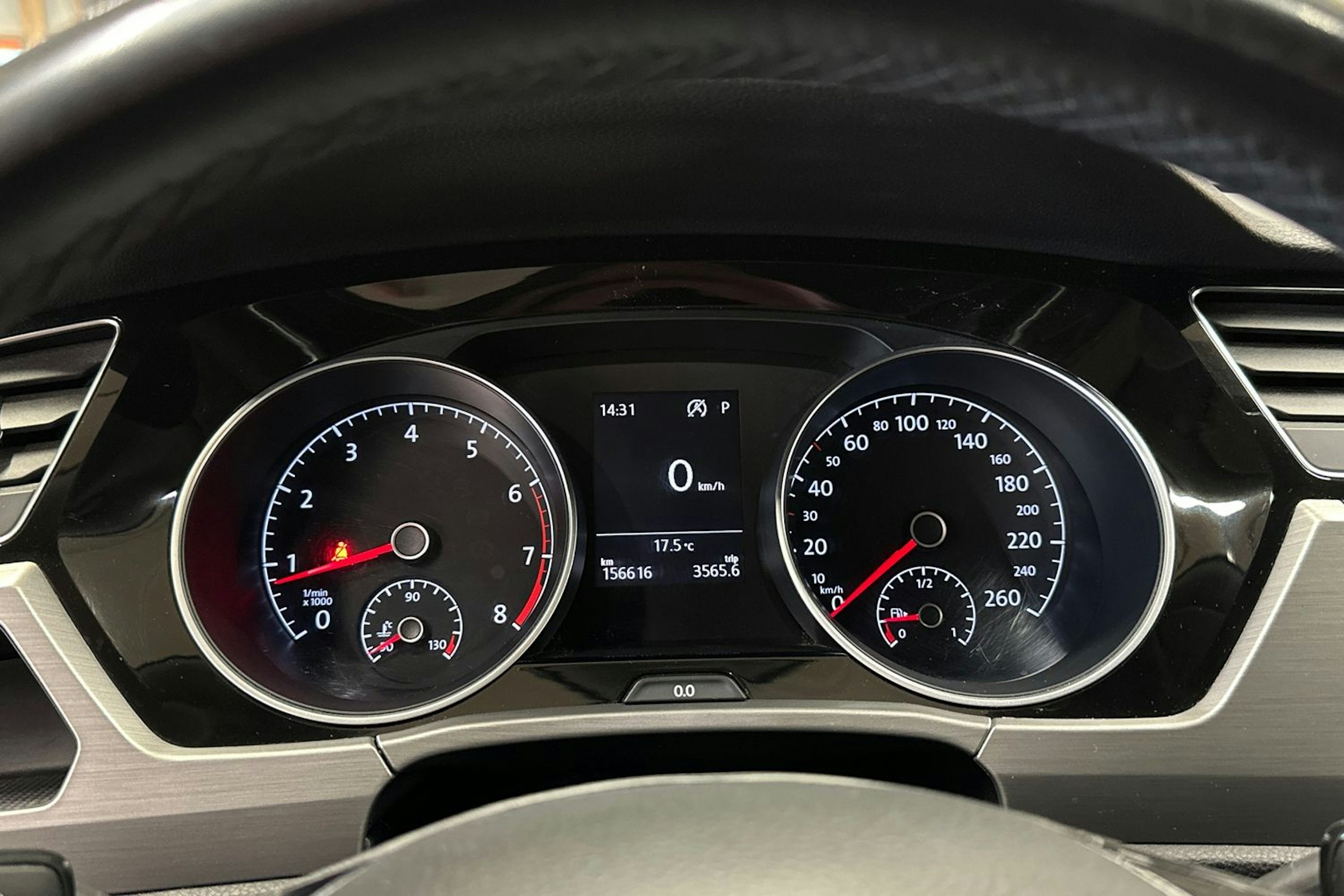 sininen Volkswagen Touran 2017 kuva 23.